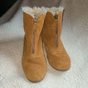 Sporto leather wedge bootie with faux fur lining and zipper closure size 7.5
